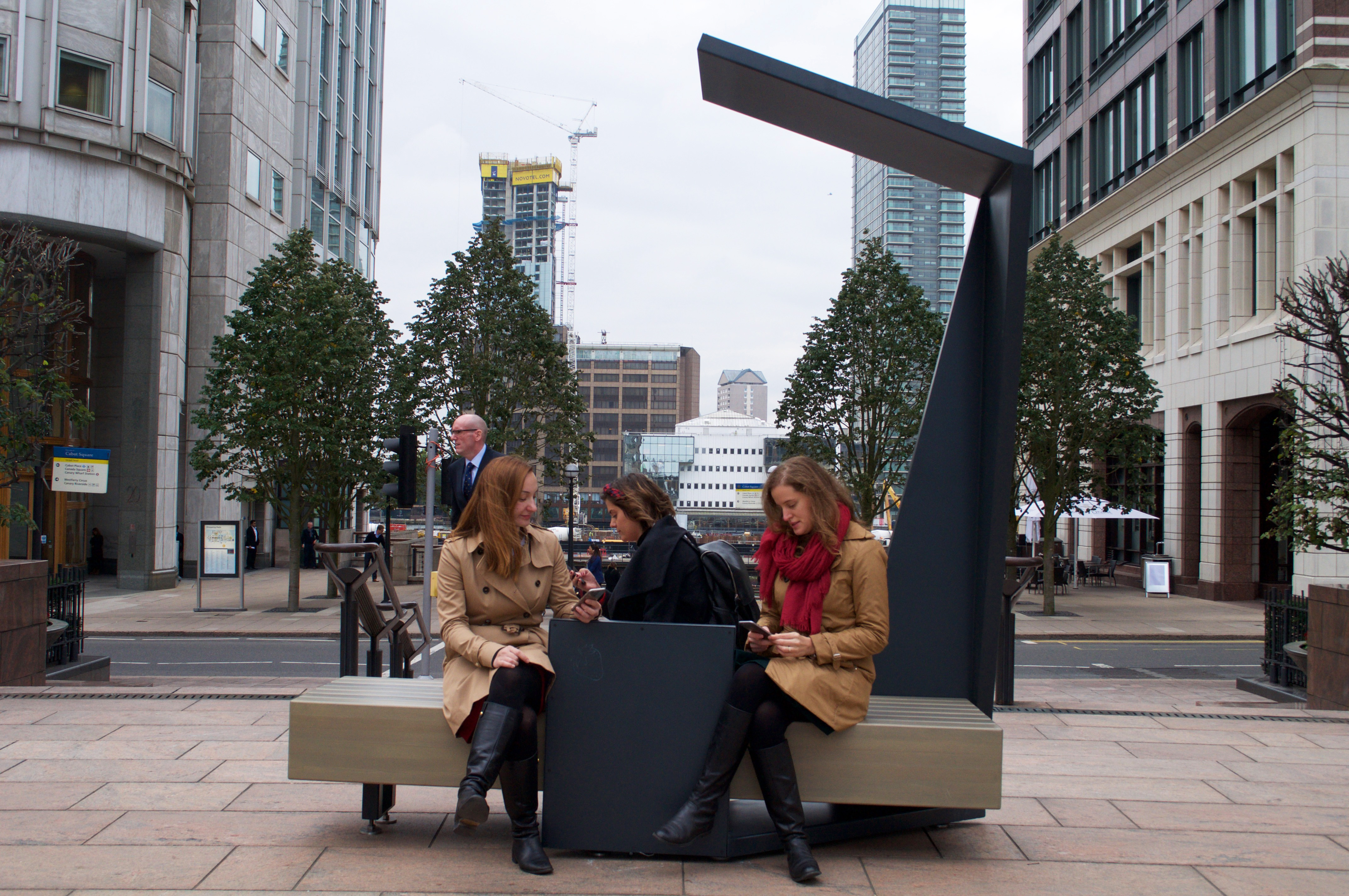 Strawberry-Smart-Bench-02