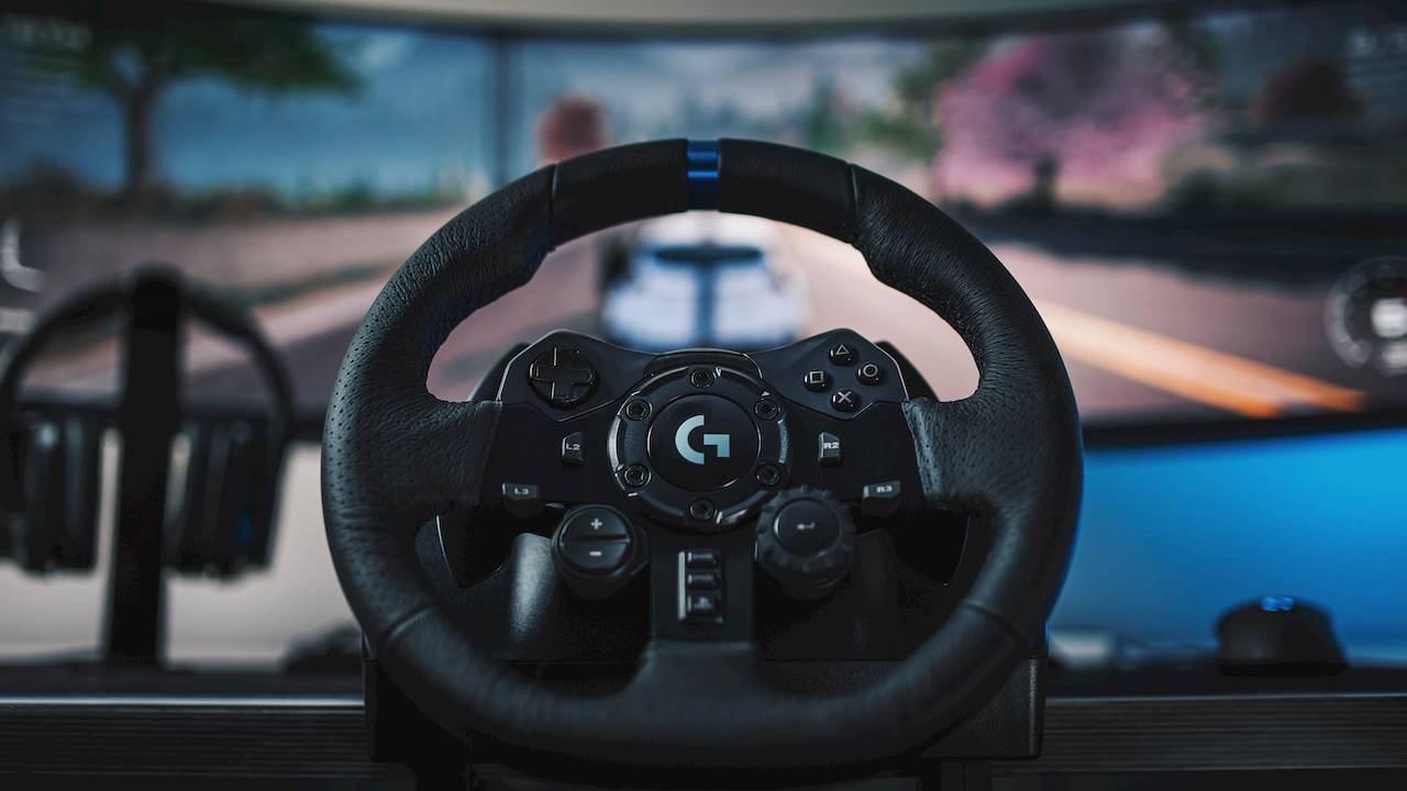 Logitech го најавија G923 воланот