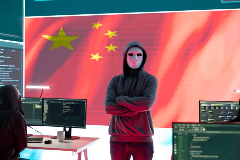 Microsoft објави дека две познати кинески хакерски групи, Linen Typhoon и Violet Typhoon, заедно со уште една кинеска група позната како Storm-2603, активно ги искористуваат таканаречените „zero-day“ ранливости во SharePoint серверските системи.