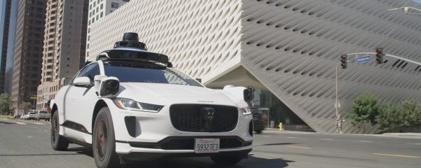 Alphabet, матичната компанија на Google, преку својата подружница за автономно возење Waymo, објави дека во 2026 година ќе го лансира својот роботакси сервис во Далас, Тексас.