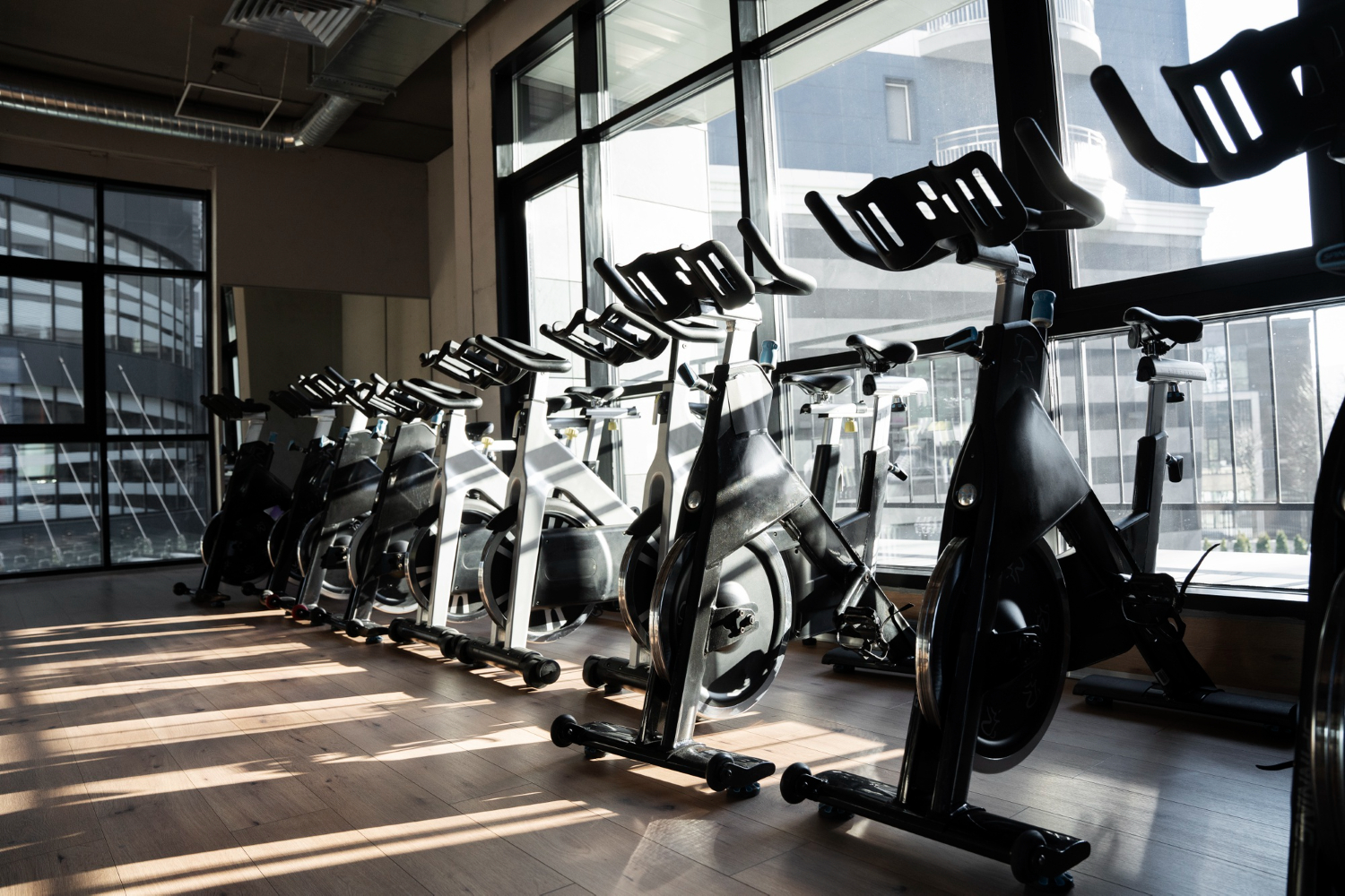 https://www.magnific.com/free-photo/gym-with-indoor-cycling-equipment_22632033.htm